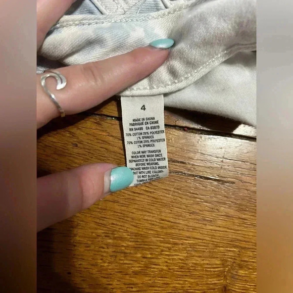 American Eagle Low Rise Jean Shorts - Picture 4 of 5